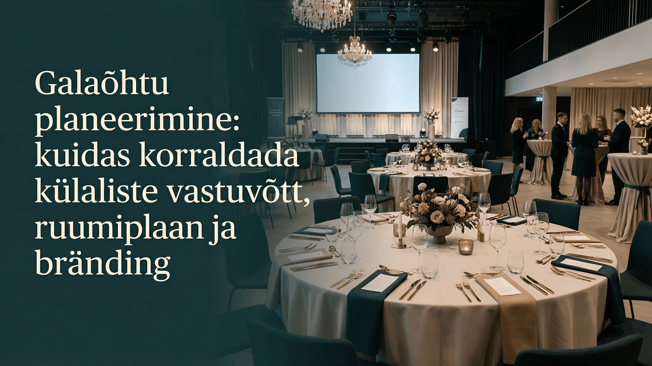 Elegantne galaõhtu ruumilahendus Eestis: külaliste vastuvõtu ala, ümarlaudadega peasaal, lava ja sponsorite brändingu võimalused premium üritusruumis.