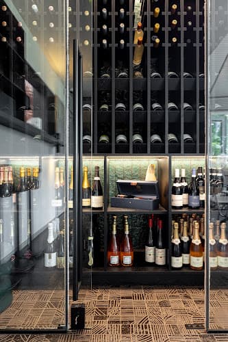 KRABI Wine & Raw Bar - Vinoteek ja mereannid Pärnus - Pärnu
