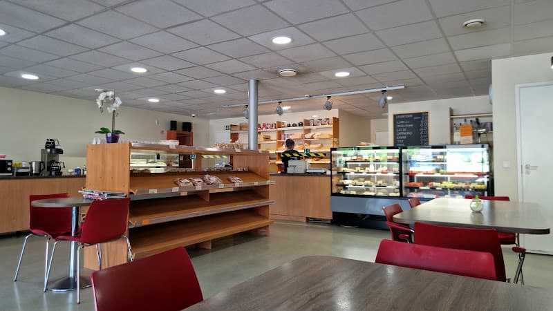Elleni Pagariäri, Oja tn kauplus - Pärnu